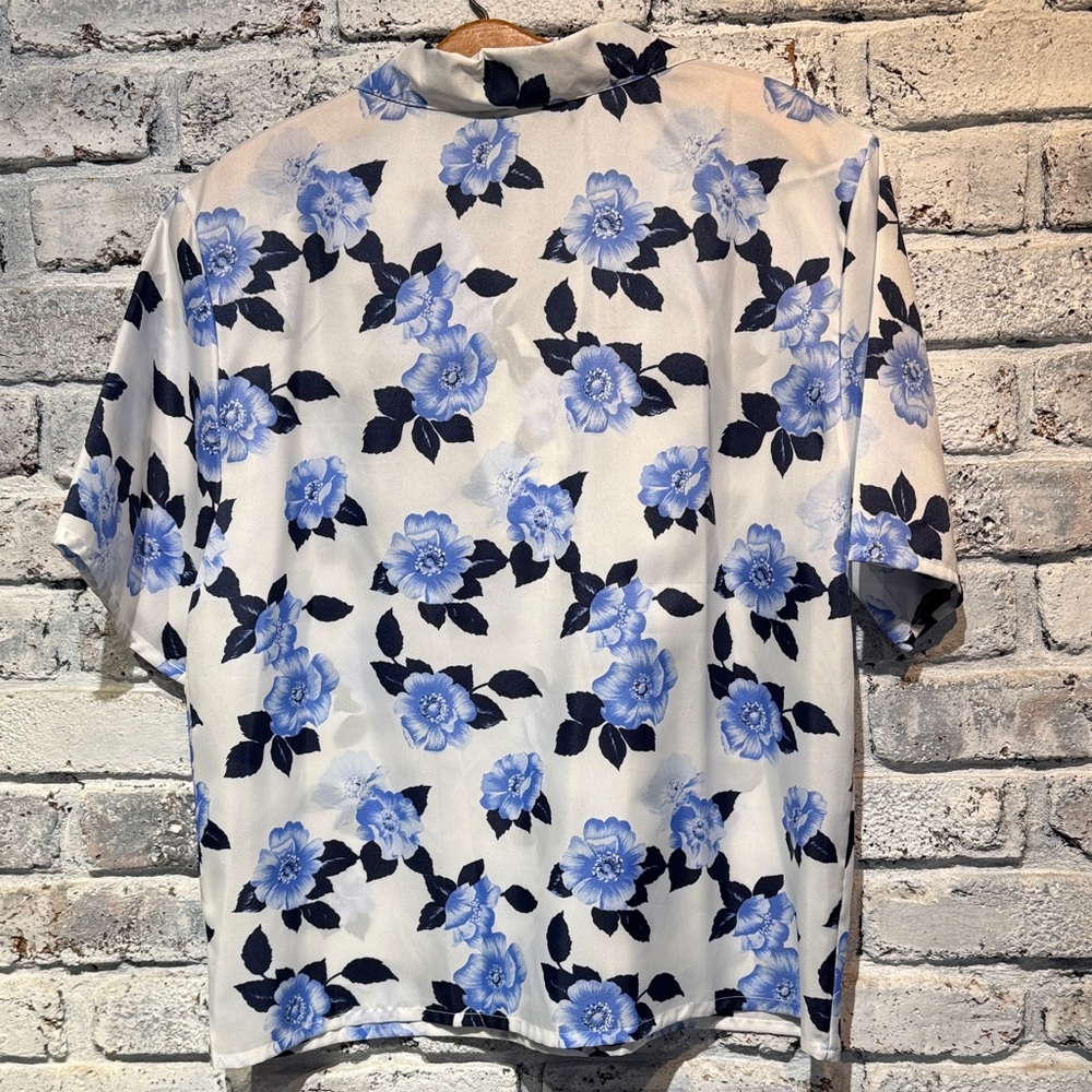 Vintage Blue Floral Top - Picture 7 of 8